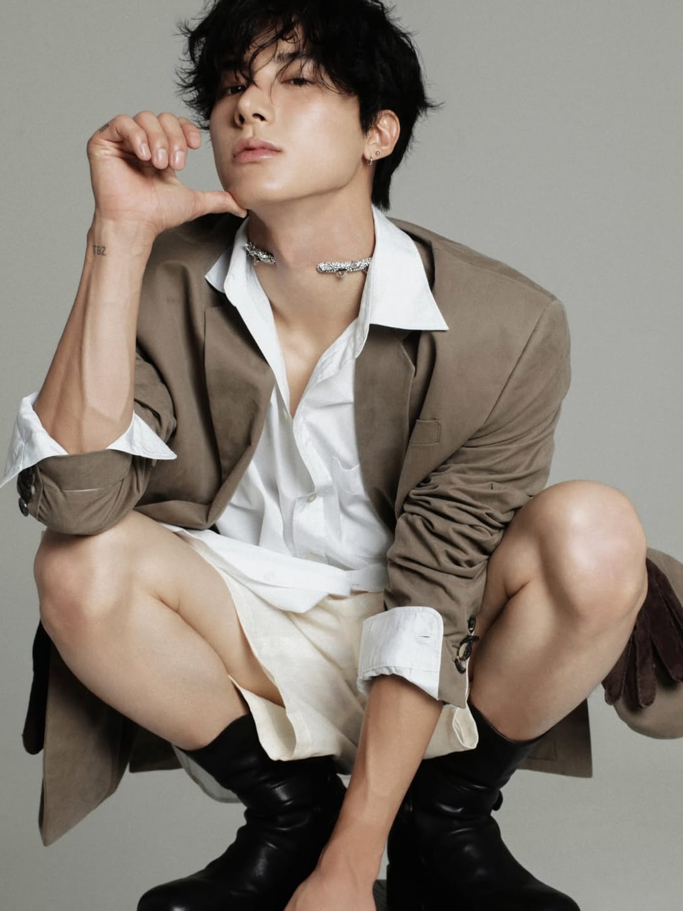 MEN'S FOLIO — Editorial (THE BOYZ YOUNGJAE) 4