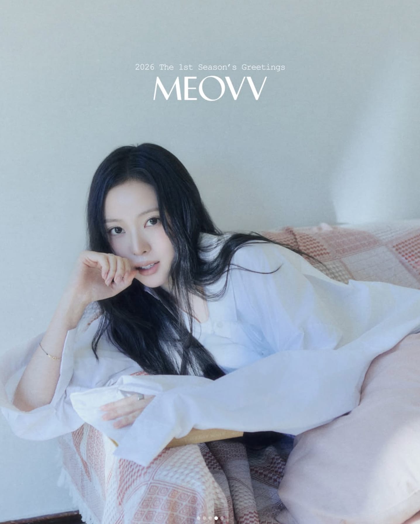 THEBLACKLABEL — MEOVV Season's Greetings 6