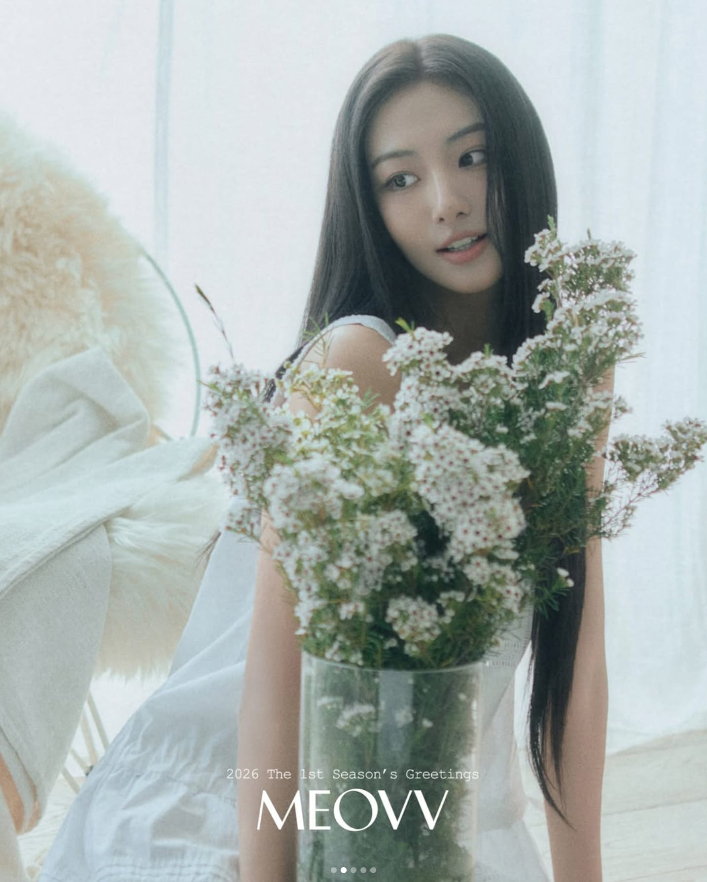 THEBLACKLABEL — MEOVV Season's Greetings 4